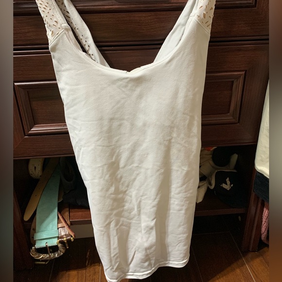 Alo yoga tank top with built in bra - Picture 3 of 5